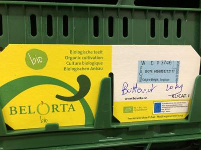 Week en dag van aankoop door Belorta worden vermeld op het blauwe etiket